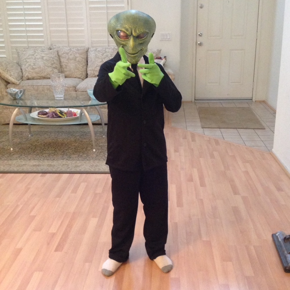 “ALIEN AGENT” COSTUME•INCLUDES EVERYTHING ON PACKAGE•GREAT COSTUME•LIKE NEW - Picture 7 of 7